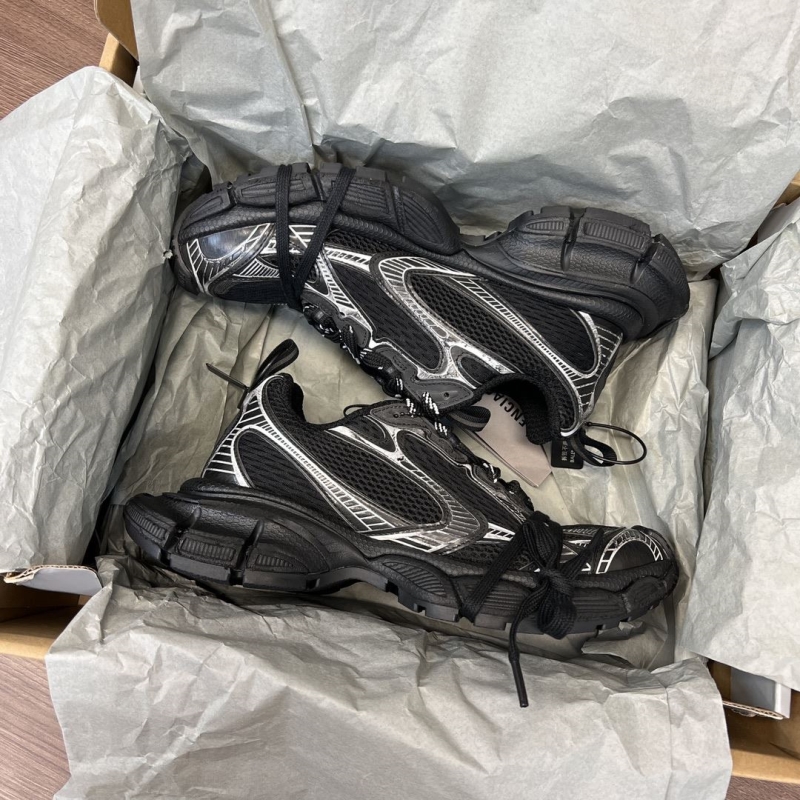 Ba1en*iaga track shoes